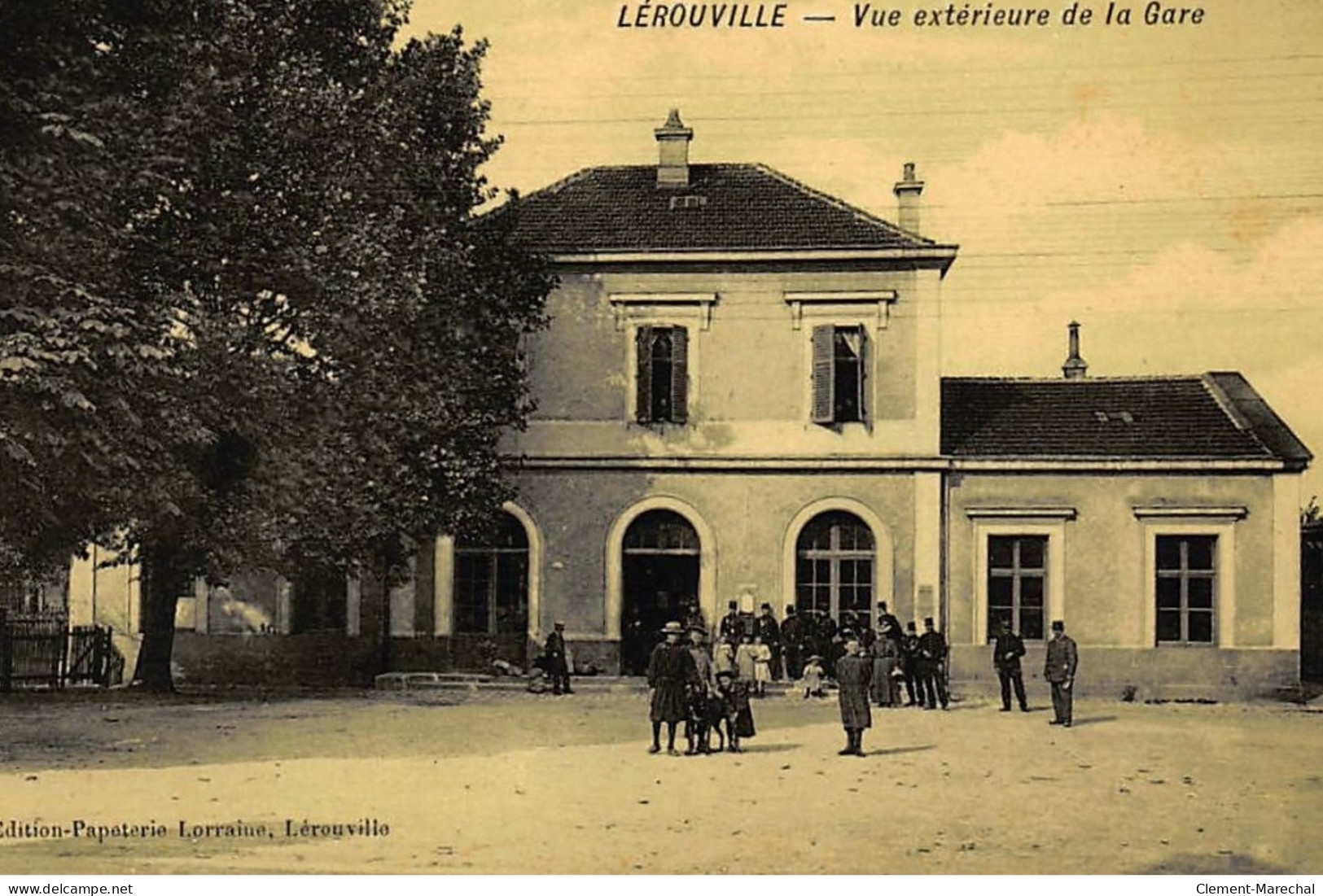 LEROUVILLE : Vue Exterieure De La Gare - Tres Bon Etat - Sonstige & Ohne Zuordnung