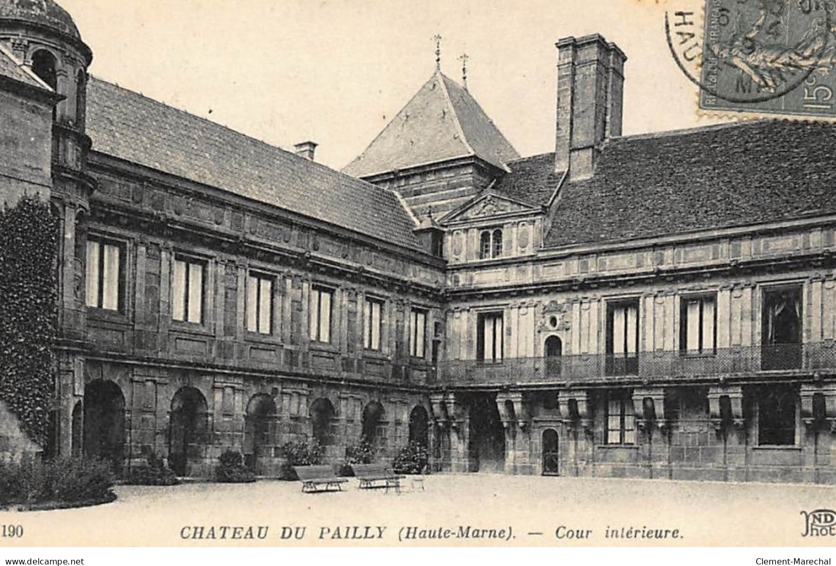 CHATEAU DE PAILLY : Cour Interieure - Tres Bon Etat - Other & Unclassified