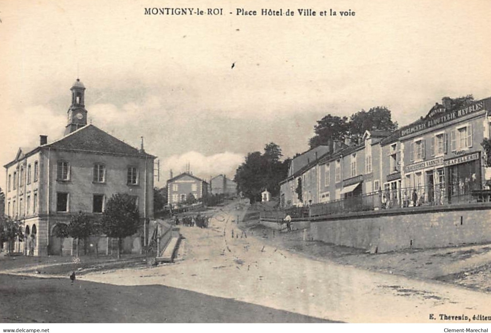 MONTIGNY-le-ROI : Place Hotel De Ville Et La Voie - Etat - Montigny Le Roi