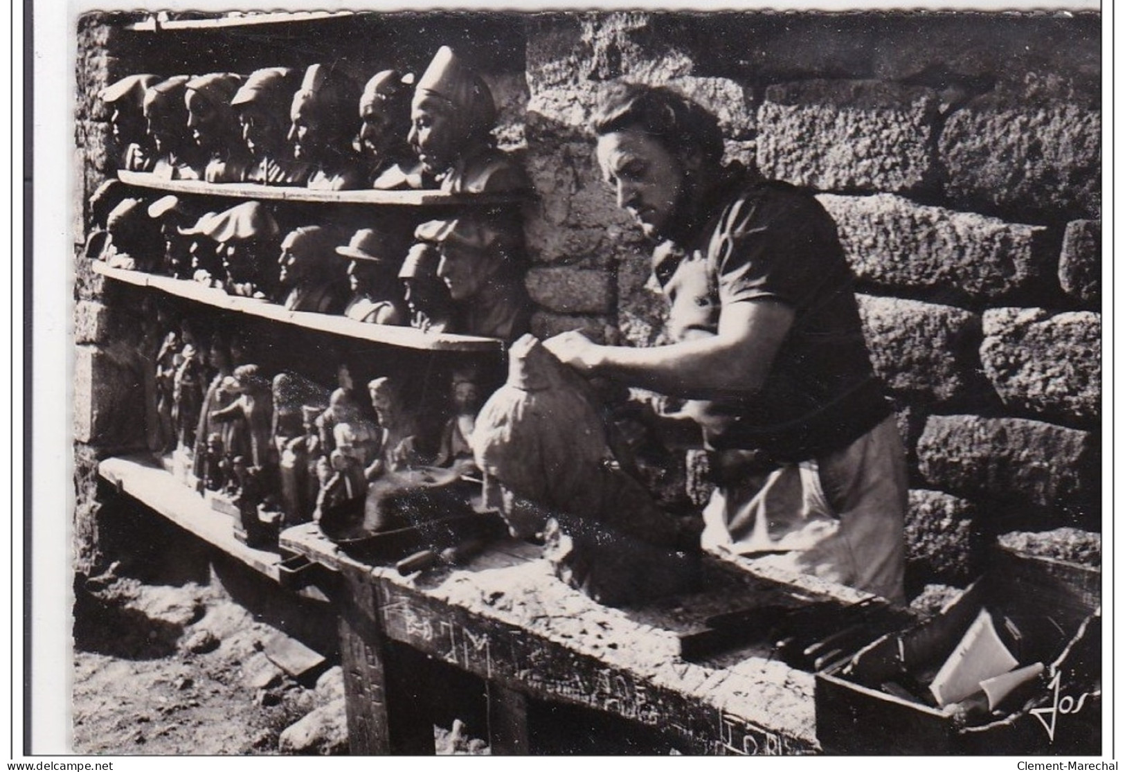 LOCRONAN : Job Le Sculteur A Son Etabli Sur La Place De Locronan - Tres Bon Etat - Andere & Zonder Classificatie