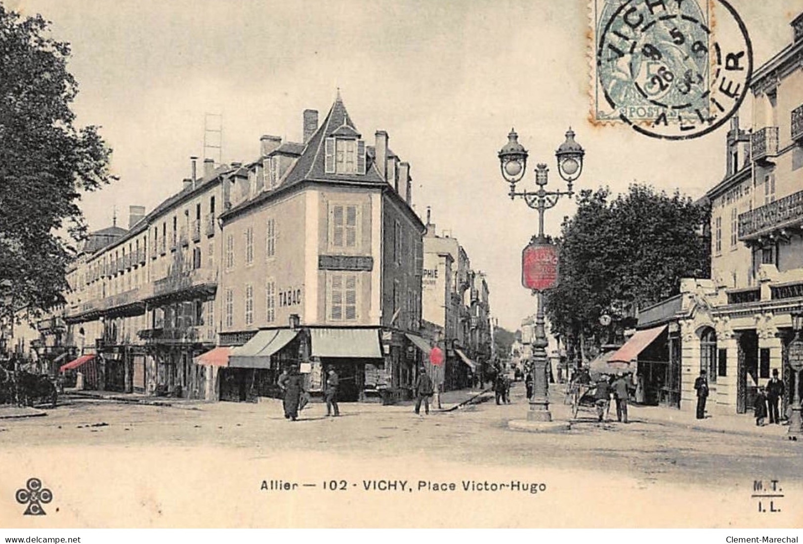 VICHY : Place Victor-hugpo - Tres Bon Etat - Vichy
