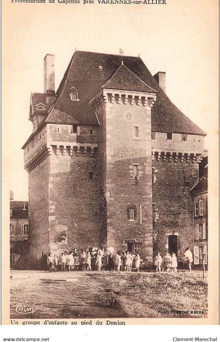 GAYETTES : Un Groupe D'enfants Au Pied Du Donjon, Preventorium De Gayette - Tres Bon Etat - Autres & Non Classés