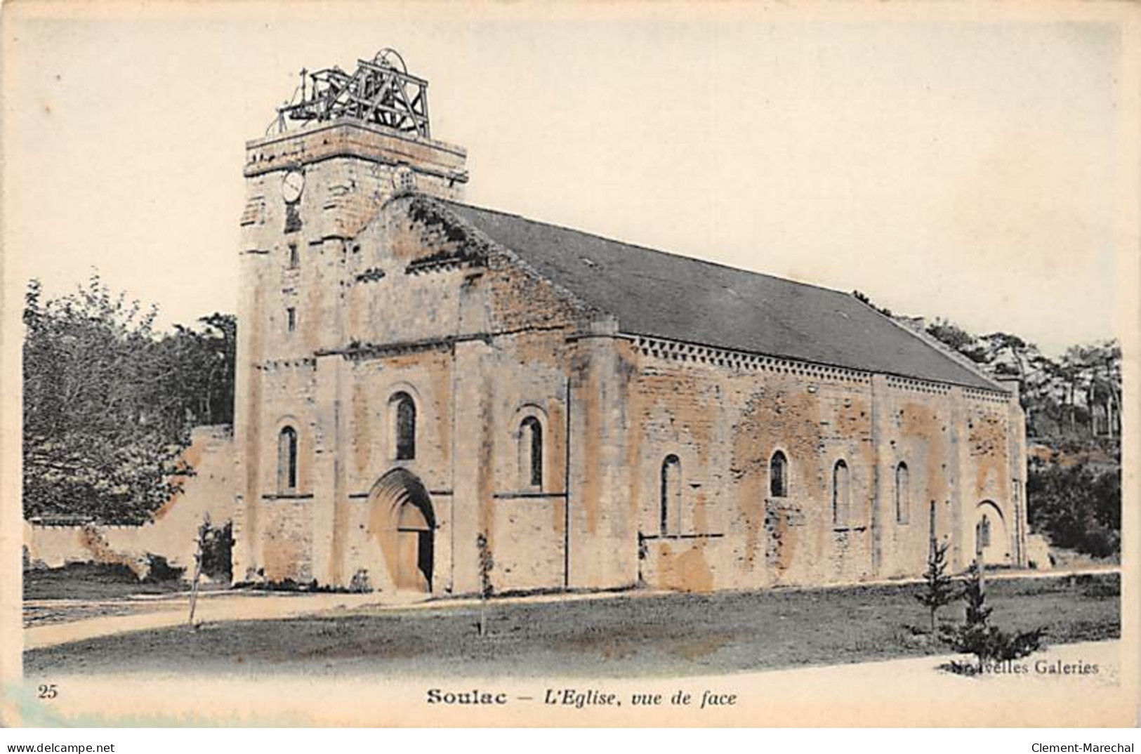 SOULAC - L'Eglise, Vue De Face - Très Bon état - Soulac-sur-Mer