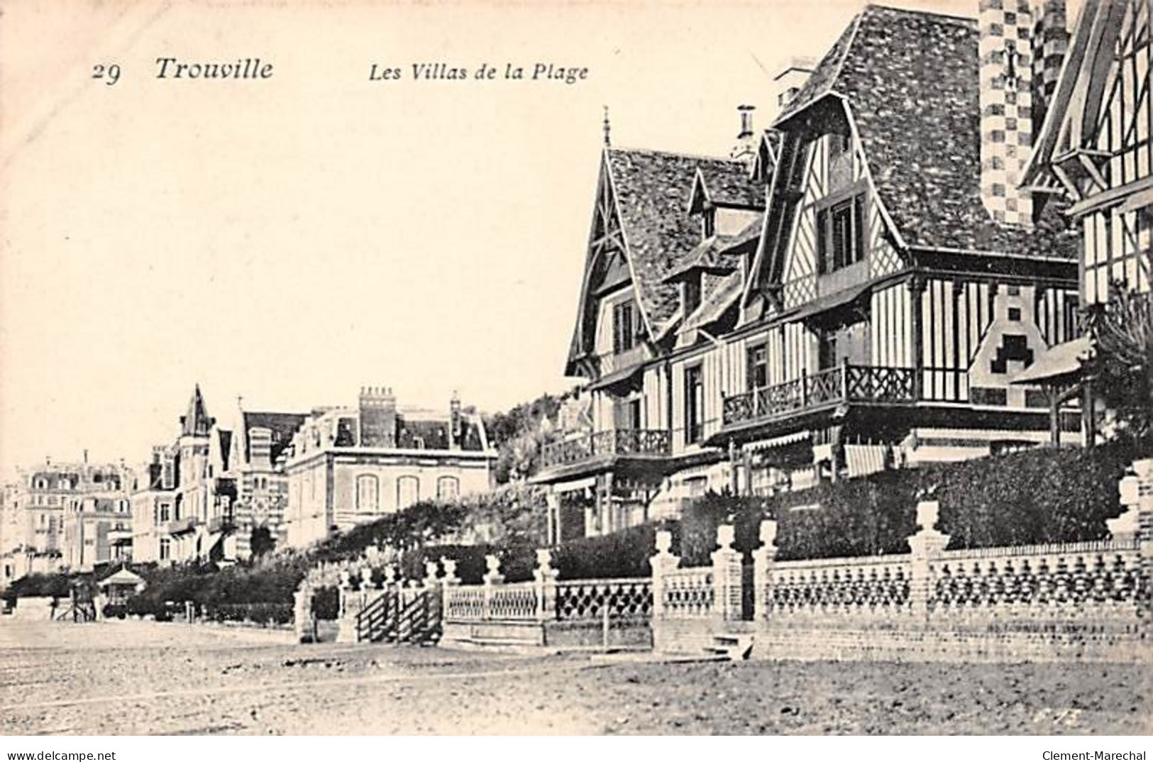 TROUVILLE - Les Villas Et La Plage - Très Bon état - Trouville