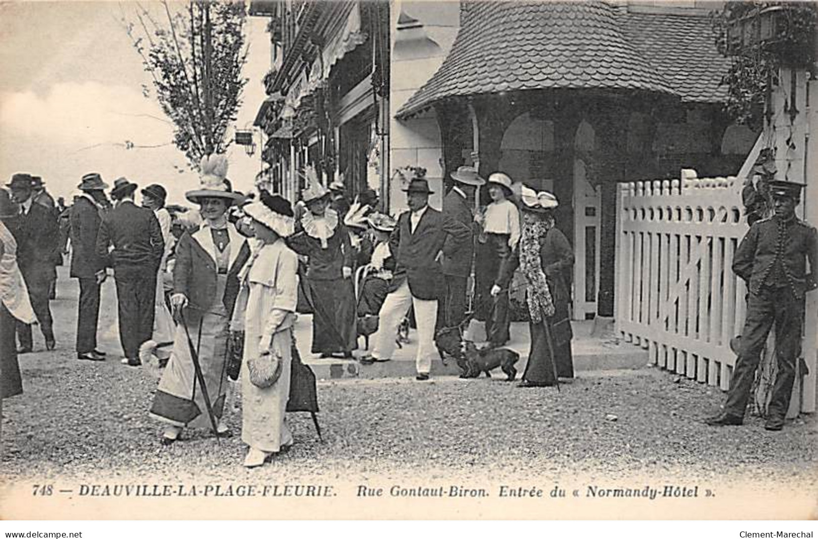 DEAUVILLE - Rue Gontaut Biron - Entrée Du " Normandy Hôtel " - Très Bon état - Deauville