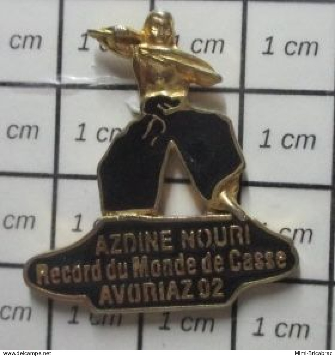 912E Pin's Pins / Beau Et Rare /  SPORTS / Dans La Catégories Sports Idiots AZDINE NOURI RECORD DU MONDE DE CASSE - Judo