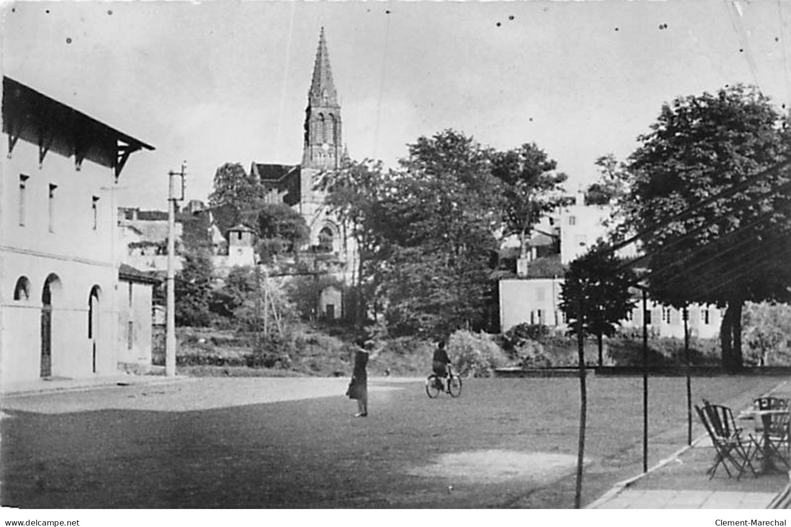 TARTAS - L'Eglise Vue De La Place Aristide Briand - Très Bon état - Tartas