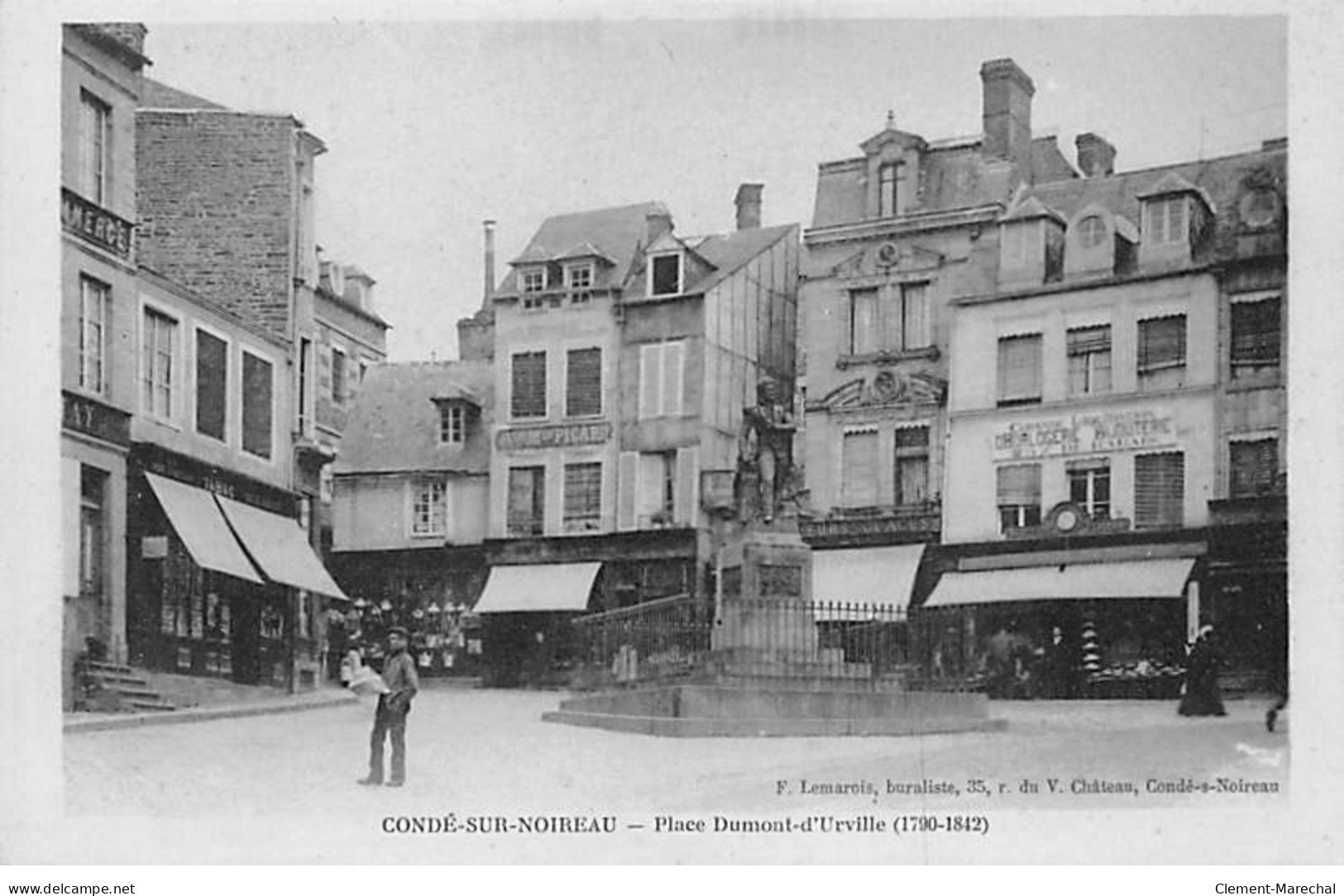 CONDE SUR NOIREAU - Place Dumont D'Urville - Très Bon état - Other & Unclassified