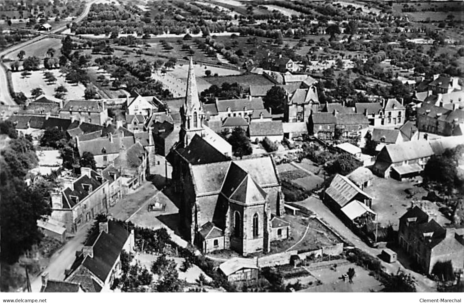 SAINT BROLADRE - Vue Générale - L'Eglise - En AVion - Très Bon état - Other & Unclassified