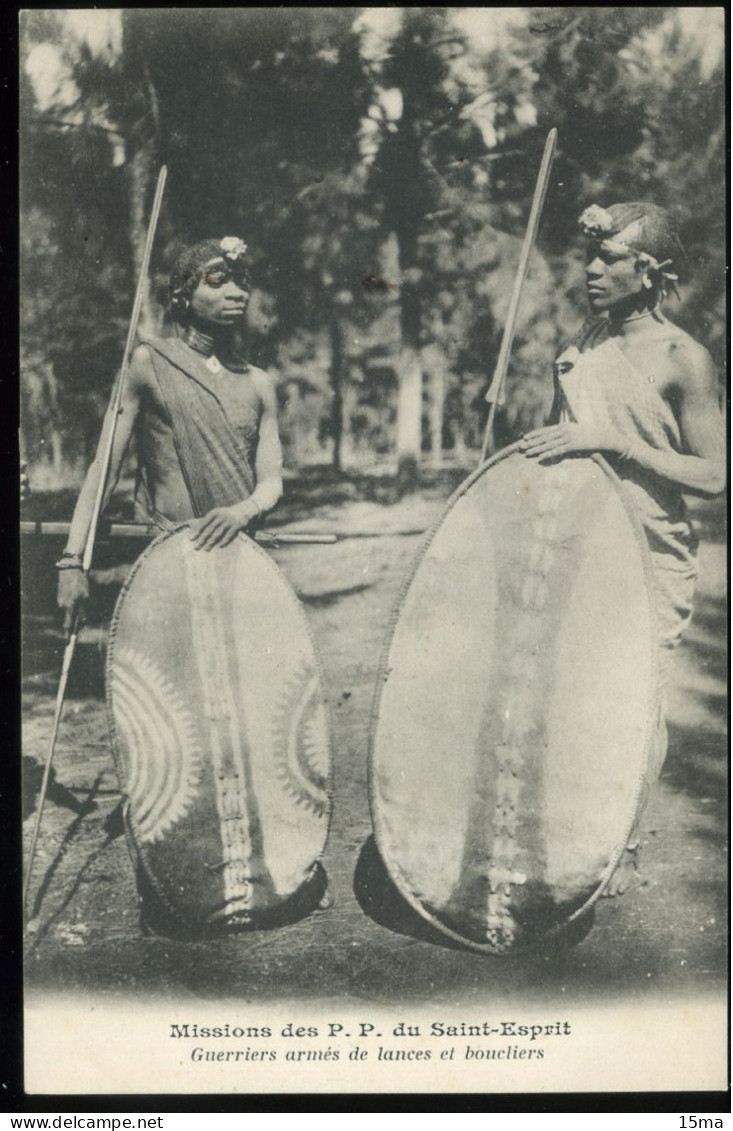 Guerriers Armés De Lances Et Boucliers Massaï Kenya Tanzanie - Kenya