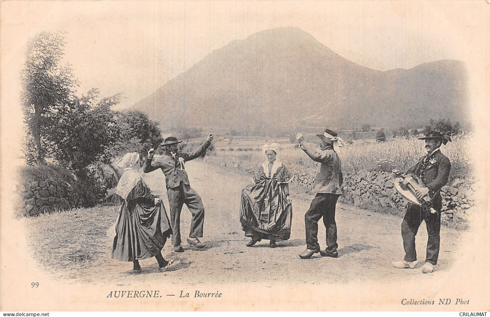 63-AUVERGNE FOLKLORE LA BOURREE-N°5150-A/0181 - Autres & Non Classés