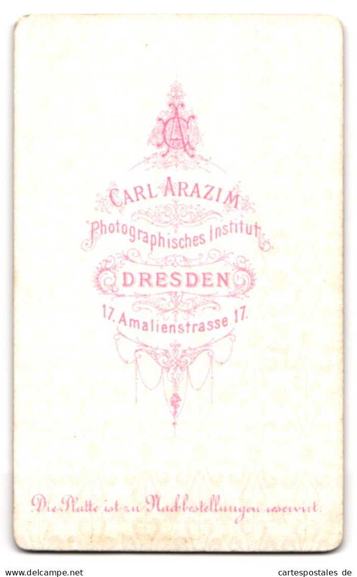 Fotografie Carl Arazim, Dresden, Amalienstrasse 17, Bürgerliche In Dunklem Kleid Mit Hochsteckfrisur  - Anonieme Personen