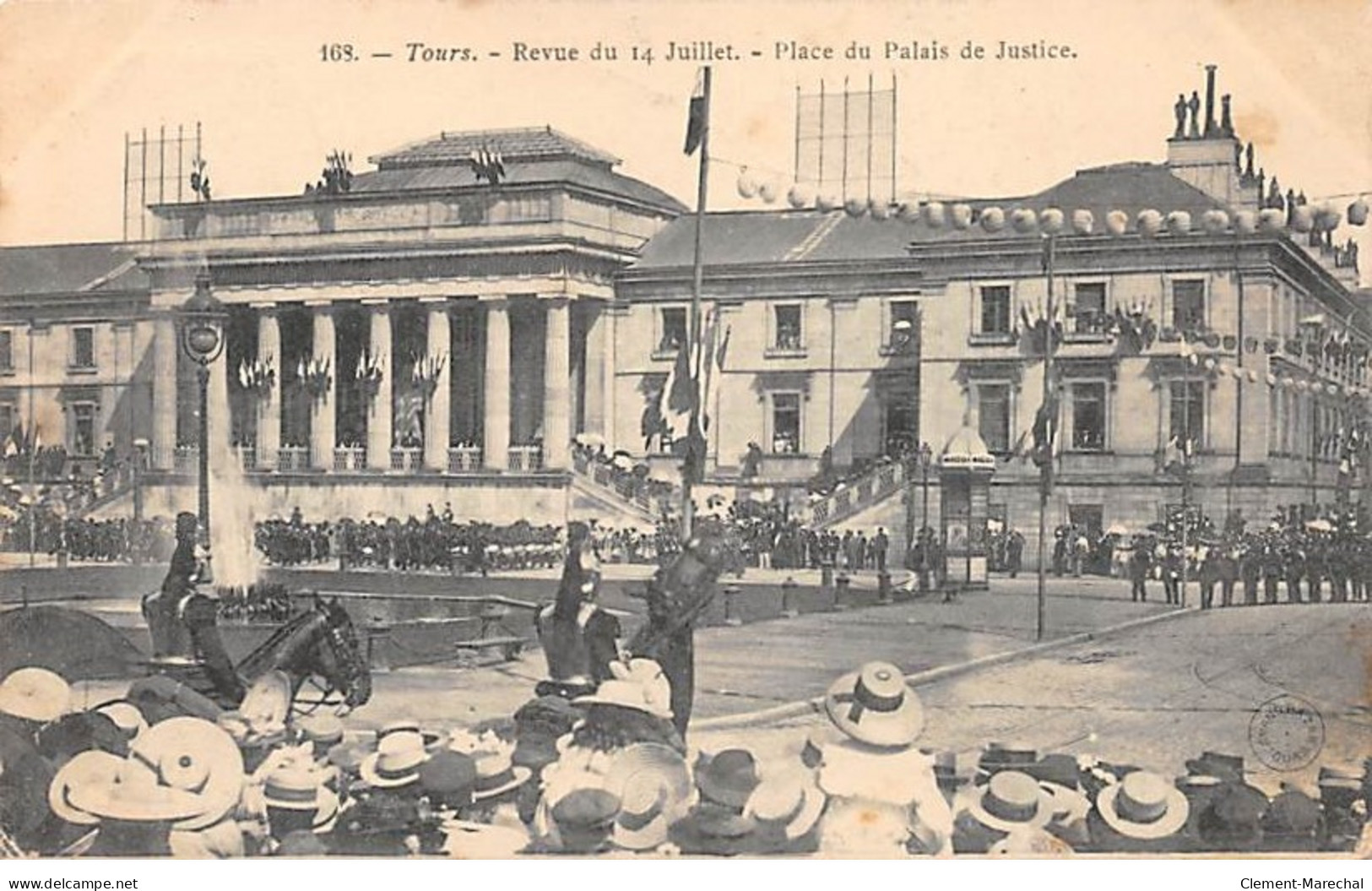 TOURS - Revue Du 14 Juillet - Place Du Palais De Justice - Très Bon état - Tours