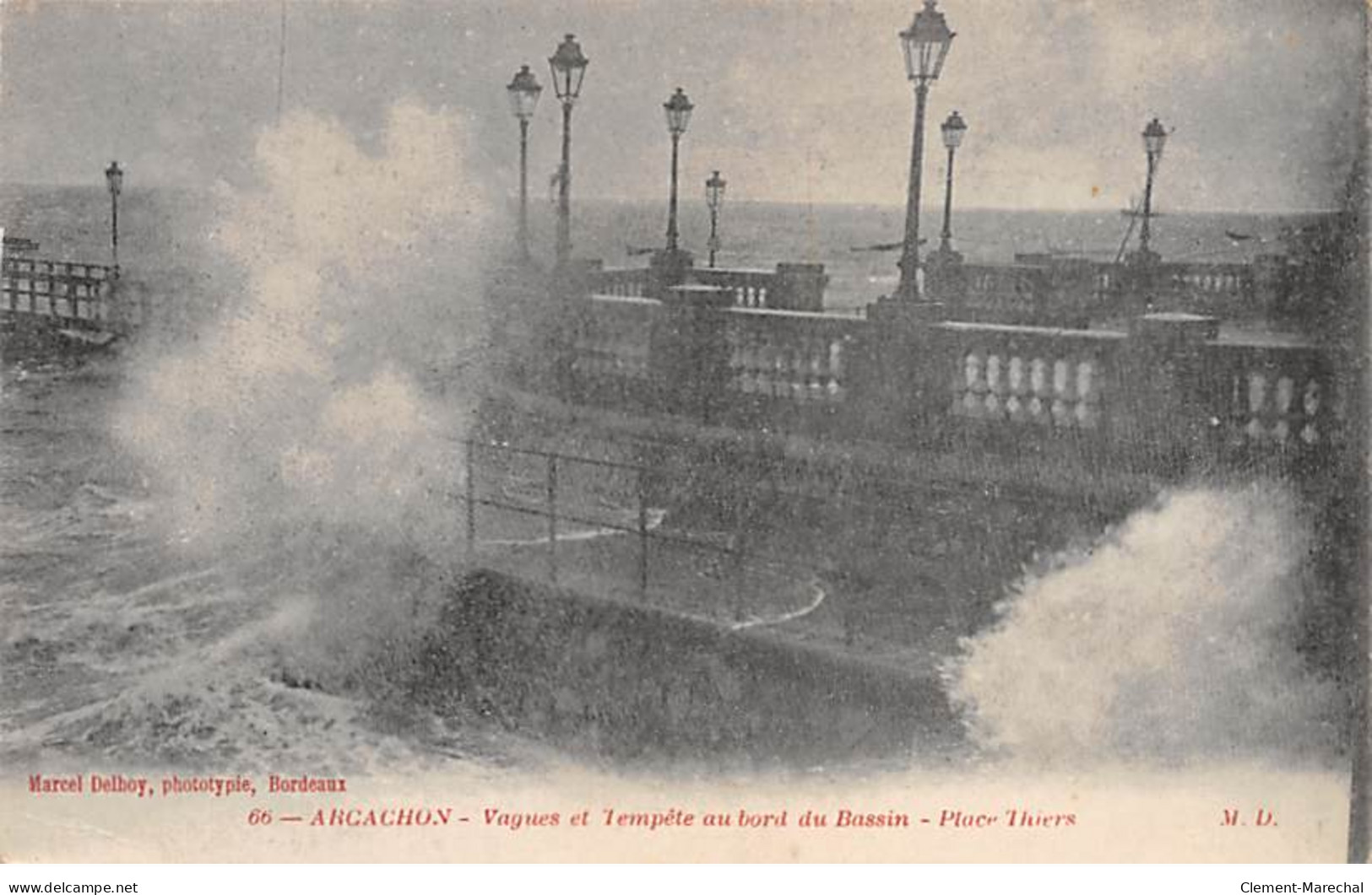 ARCACHON - Vagues Et Tempête Au Bord Du Bassin - Place Thiers - Très Bon état - Arcachon