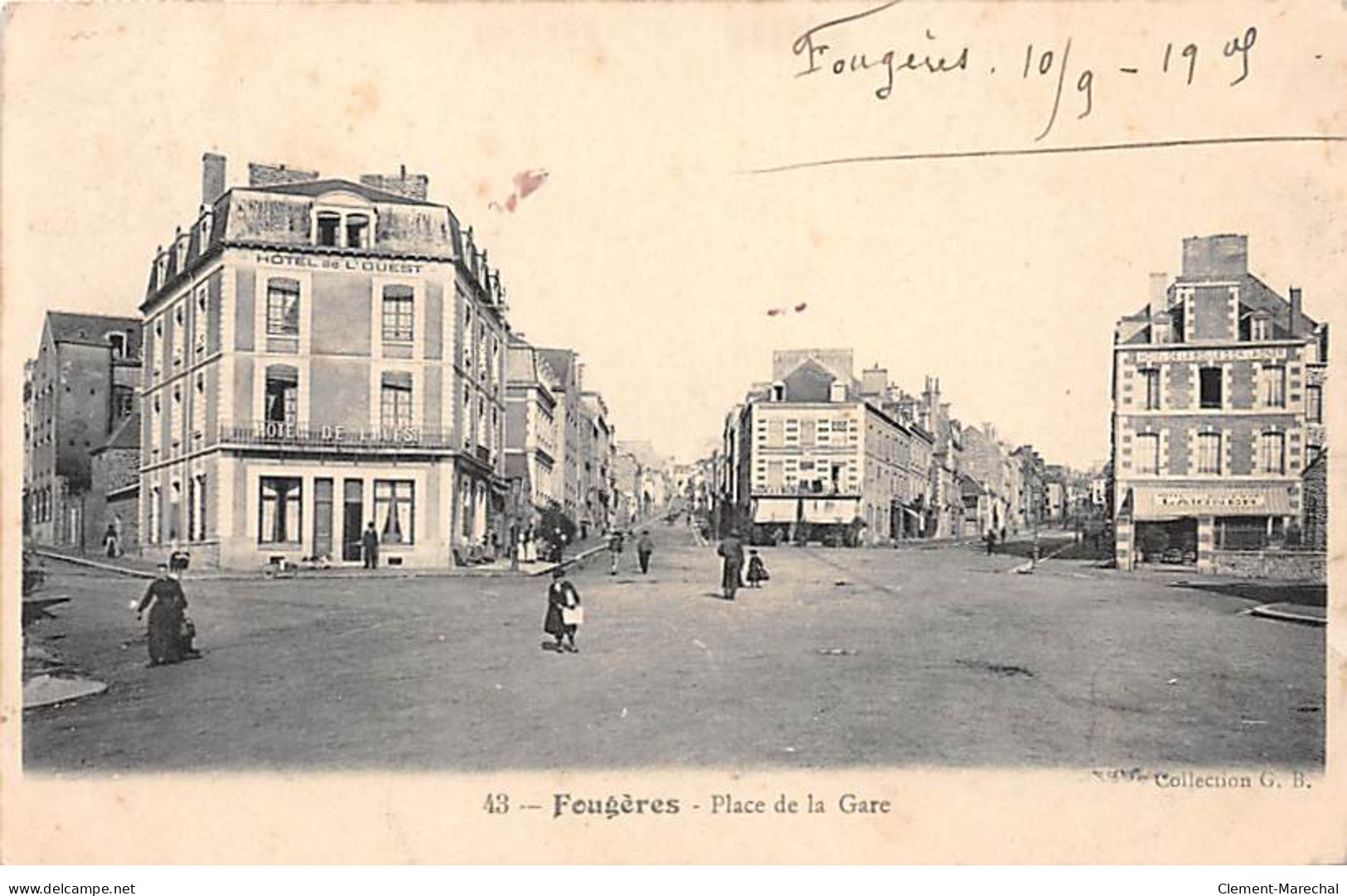 FOUGERES - Place E La Gare - Très Bon état - Fougeres