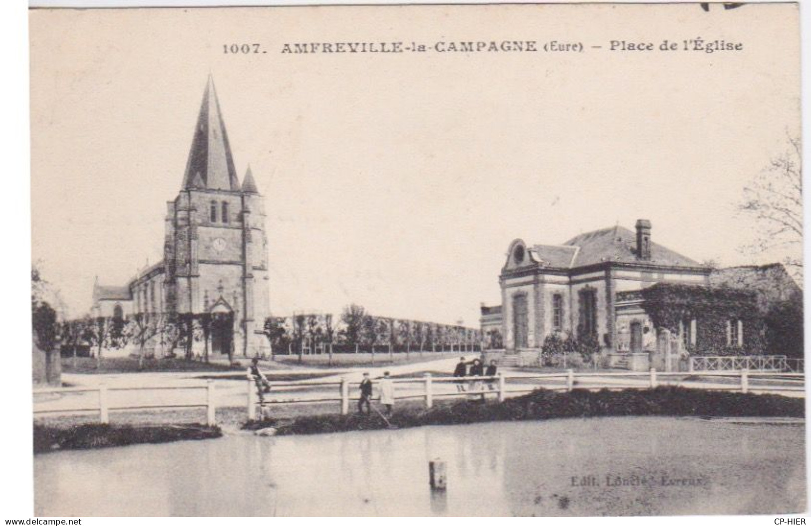 27 - EURE - AMFREVILLE LA CAMPAGNE -  LA PLACE DE L'EGLISE - - Other & Unclassified