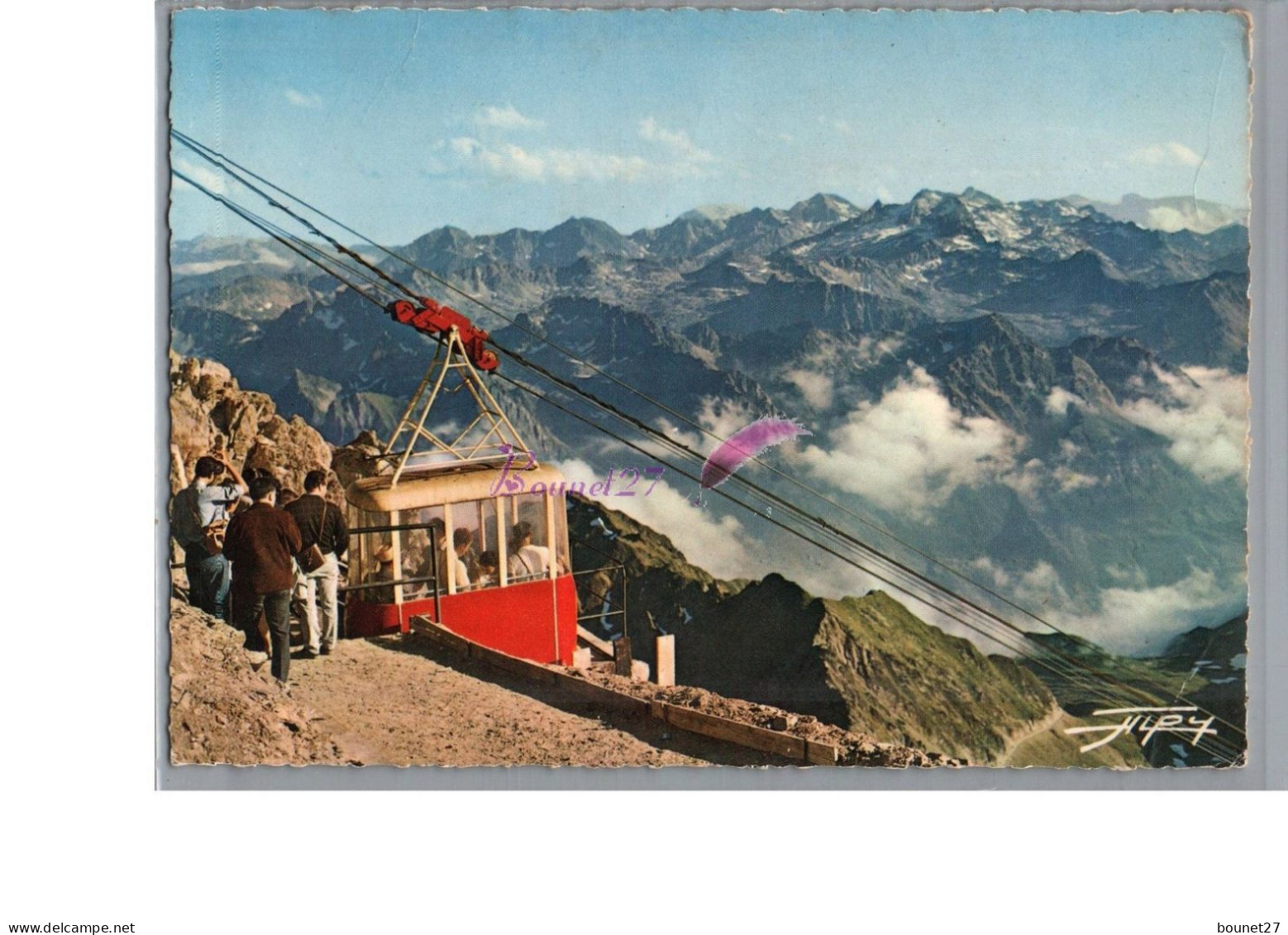 BAGNERES DE BIGORRE 65 - Au Départ Du Téléphérique Rouge Du Pic Du Midi De Bigorre Devant La Chaîne Des Pyrénées - Bagneres De Bigorre