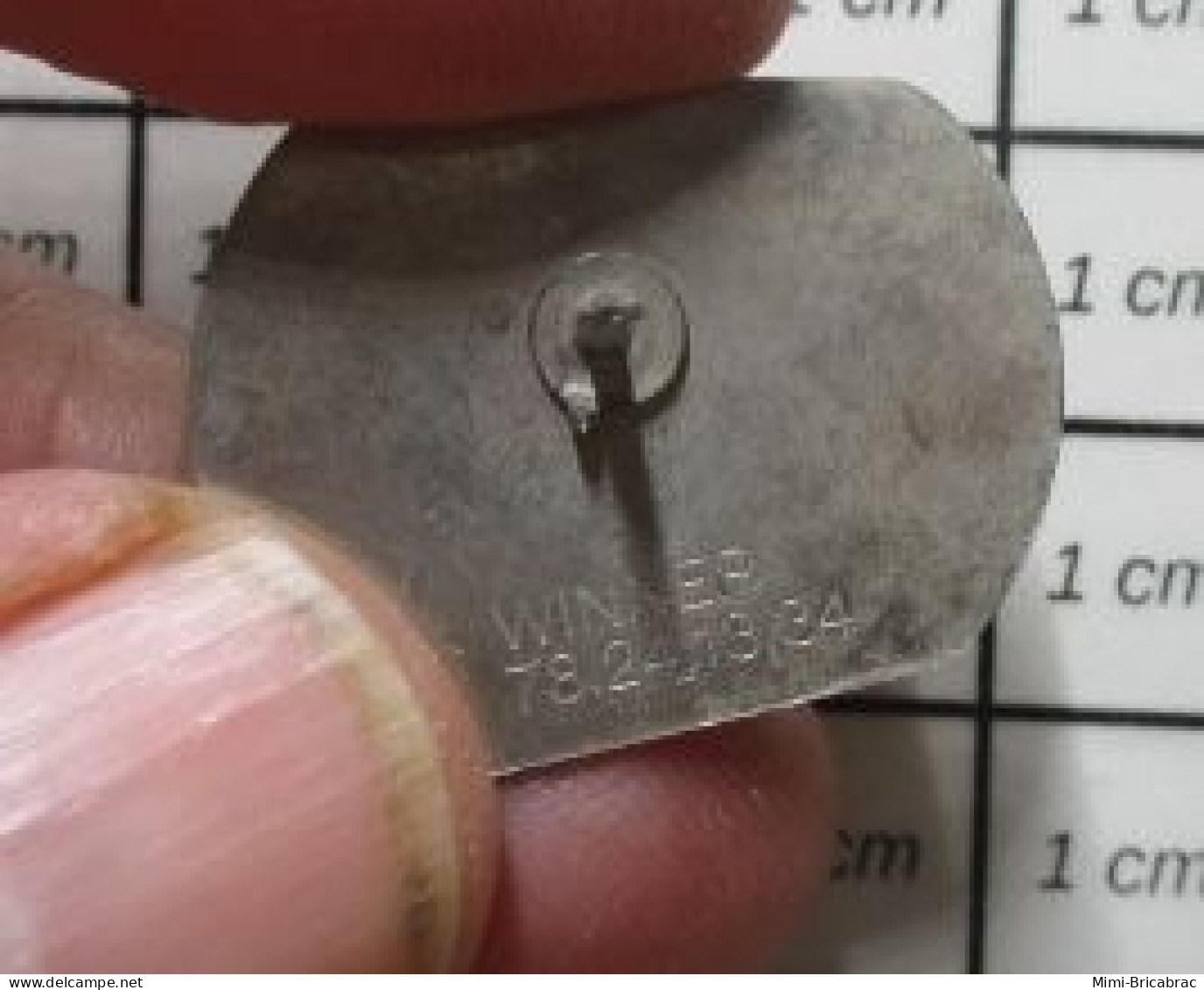 912e Pin's Pins / Beau Et Rare / VILLES / LA BASTIE D'UZES - Städte