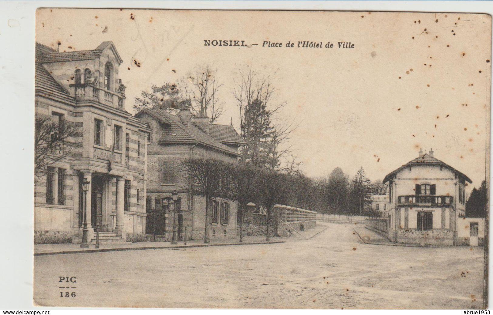 Noisiel - Place De L'Hôtel De Ville - (G.2755) - Noisiel