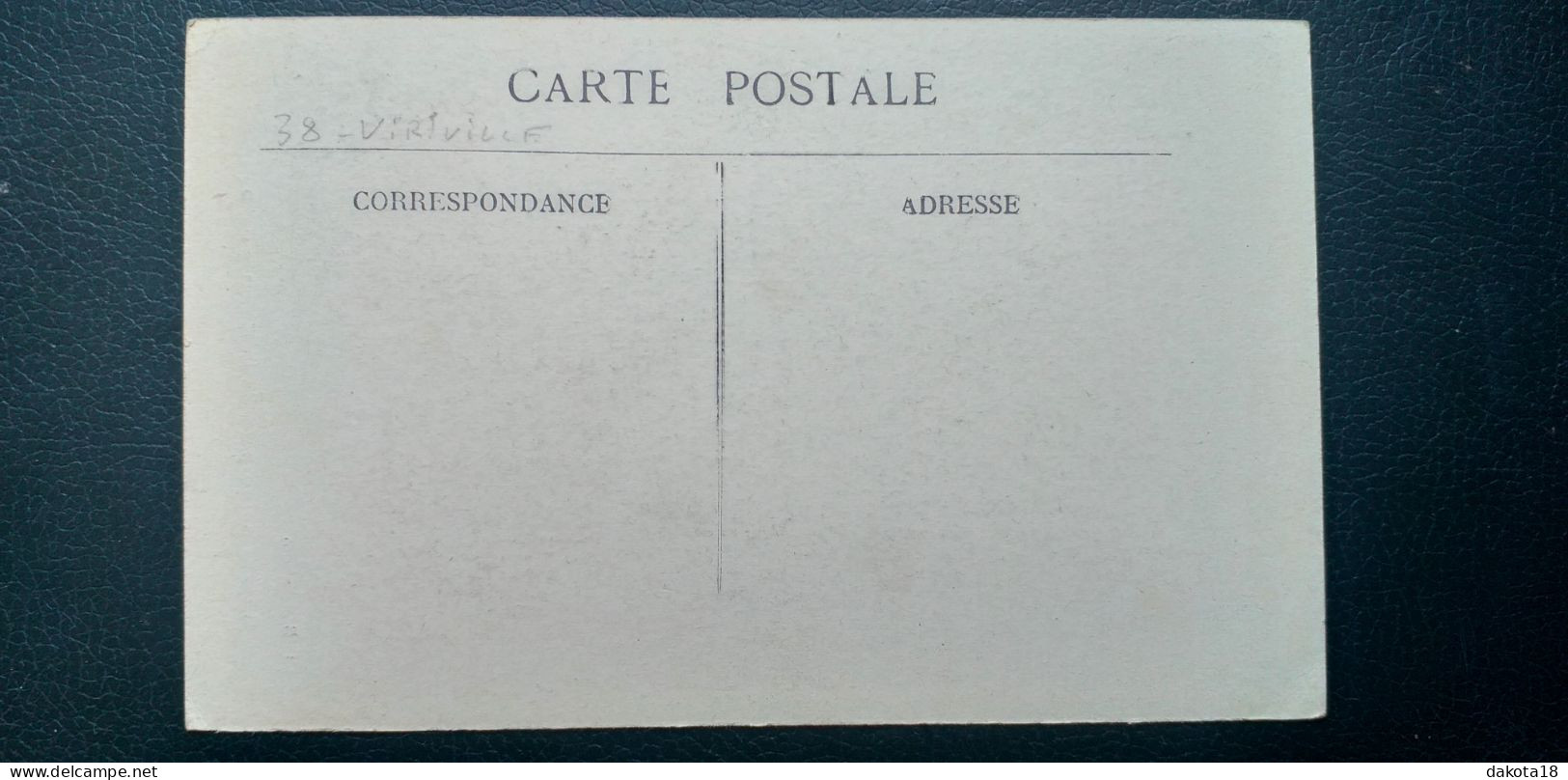 38 , Viriville , Serbie ,entrée Principale De La Colonie Serbe Et Ses Habitants - Viriville