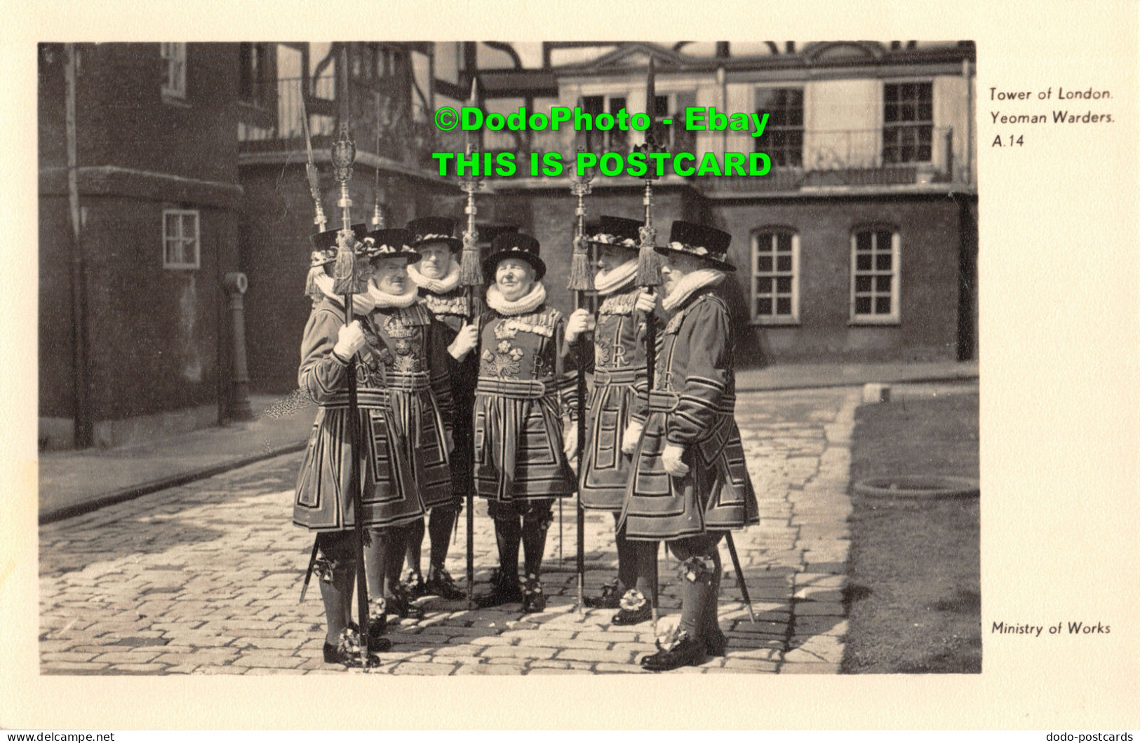 R453888 Tower Of London Yeoman Warders. A. 14. Ministry Of Works. Post Card - Other & Unclassified