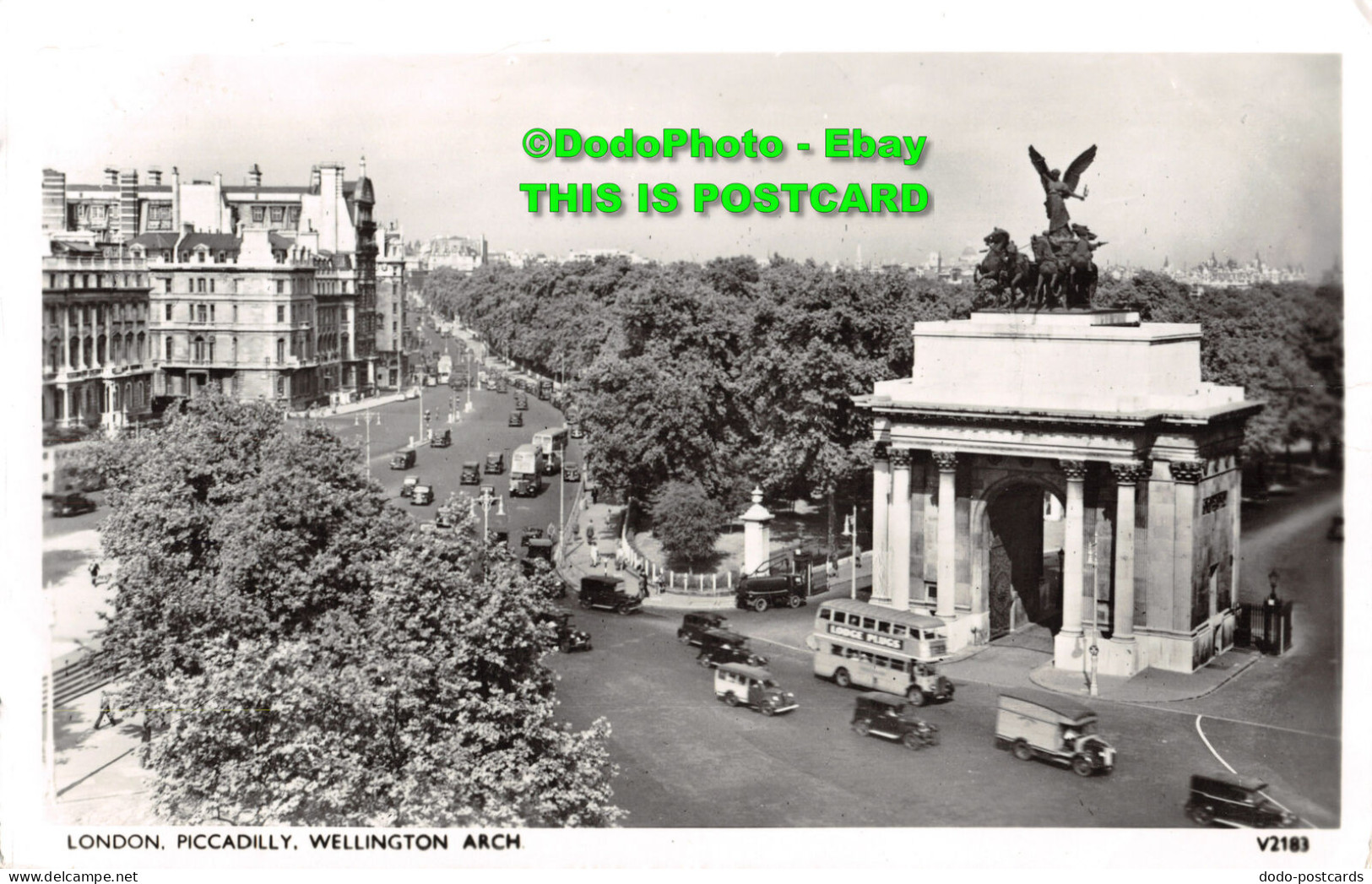 R453926 London Piccadilly Wellington Arch. V2183. Photochrom Co. 1956 - Sonstige & Ohne Zuordnung