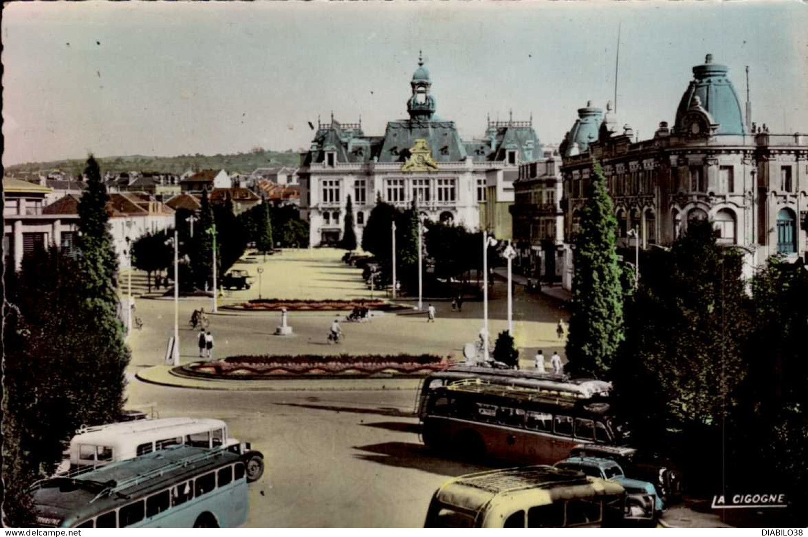 VICHY    ( ALLIER )     ESPLANADES DE L ' HOTEL DE VILLE - Vichy