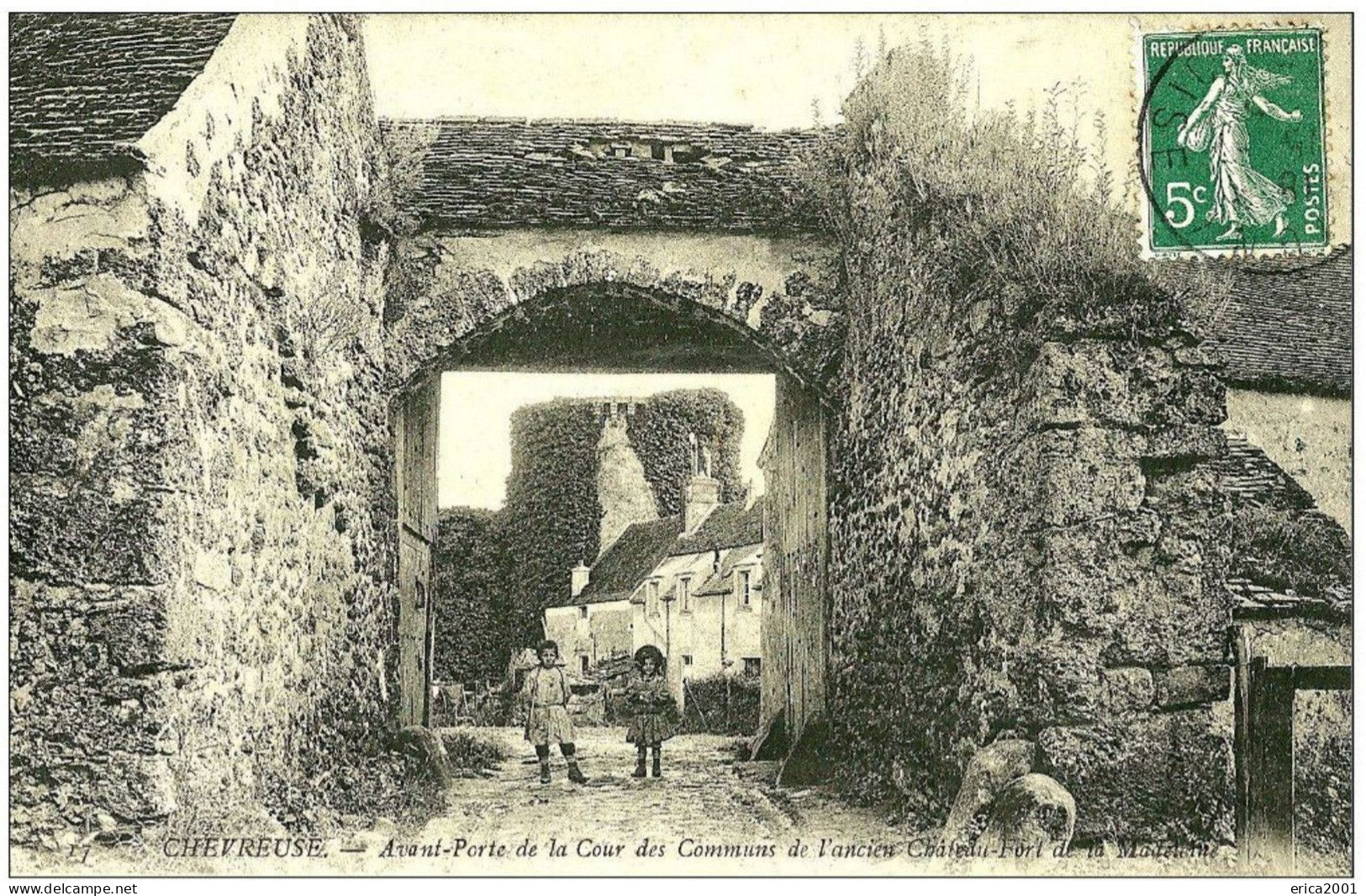 Chevreuse. Avant Porte Des Communs De L'ancien Chateau Fort De La Madeleine. - Chevreuse