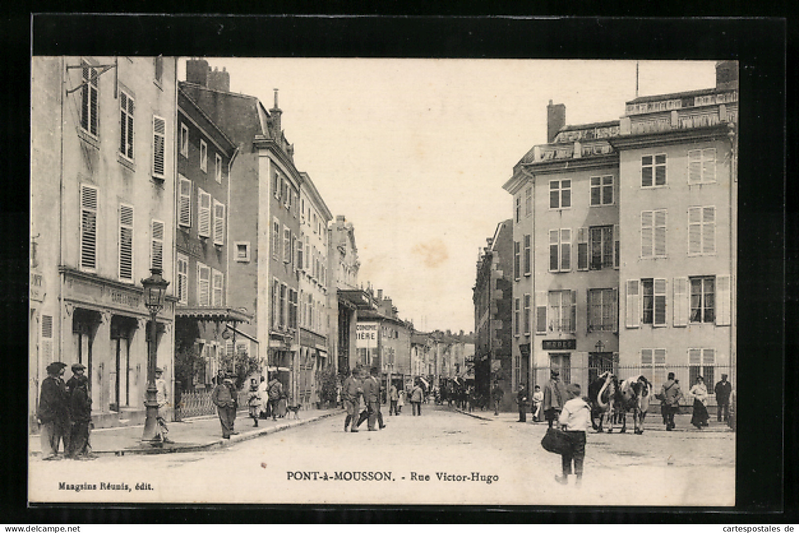 CPA Pont-à-Mousson, Rue Victor-Hugo, Vue De La Rue  - Pont A Mousson