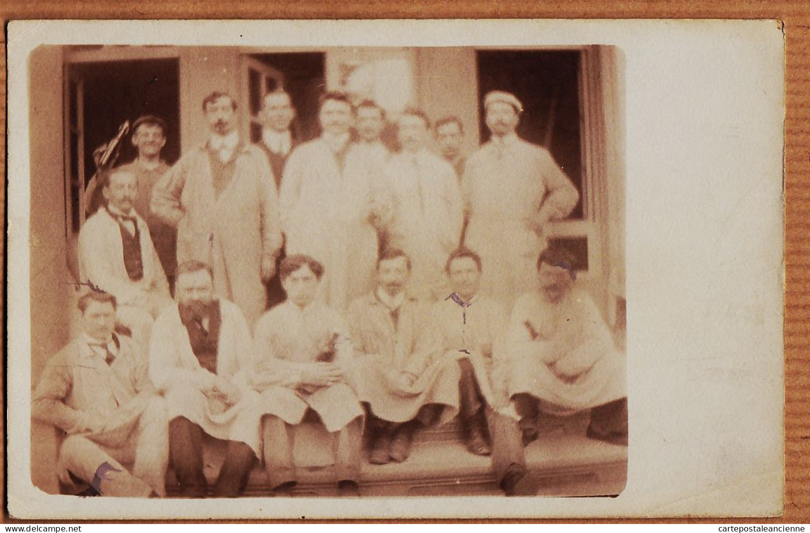 06320 / Carte-Photo 1910s Métier à Identifier Groupe D'ouvriers En Blouse Blanche  - Autres & Non Classés