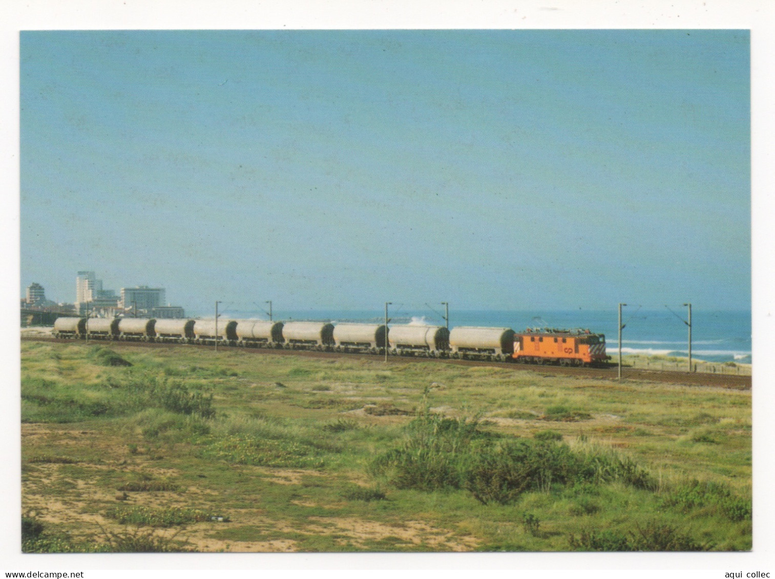 LOCOMOTIVE SÉRIE 2501/2515 REMORQUE UN TRAIN COMPLET DE CIMENT DE ALHANDRA À VILA NOVA DE GAIA - ESPINHO AVRIL 1987 - Trenes
