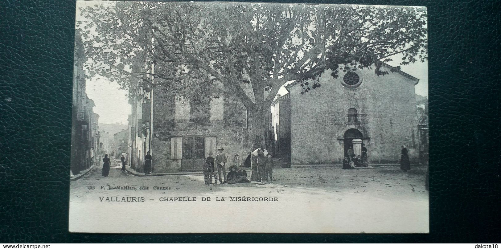 06 , Vallauris , La Place Et La Chapelle De La Miséricorde Début 1900.....vue Peu Courante - Vallauris