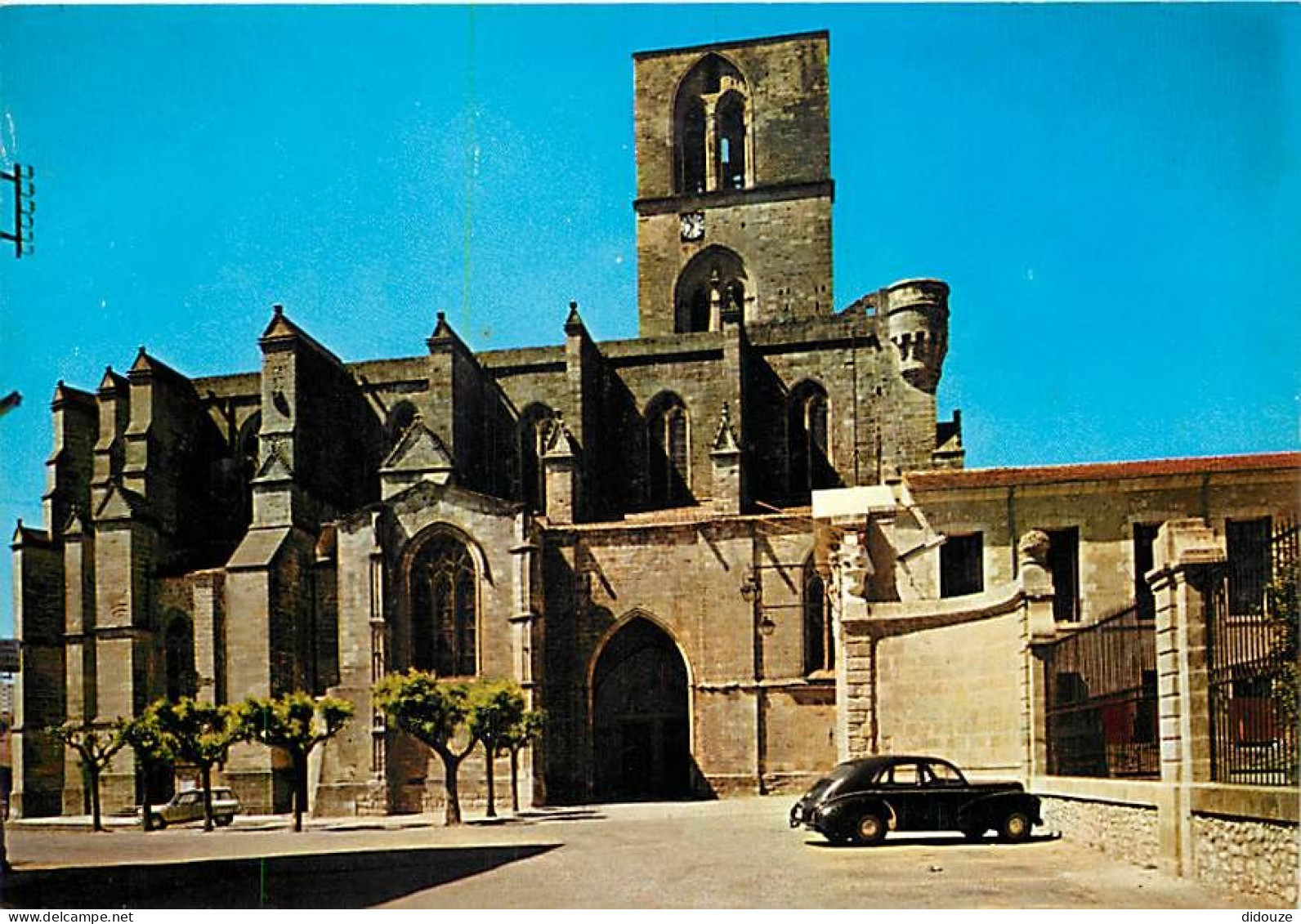 Automobiles - Lodève - Cathédrale St Fulcran - Carte Neuve - CPM - Voir Scans Recto-Verso - Voitures De Tourisme