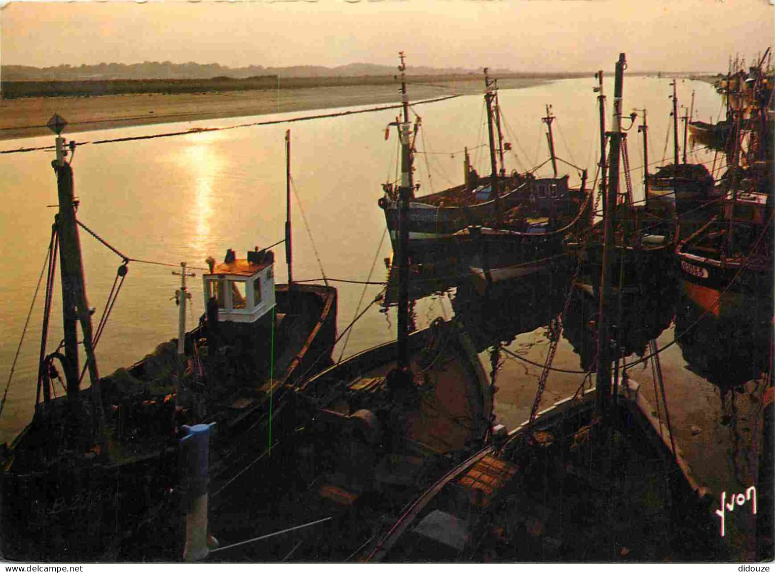 62 - Etaples Sur Mer - Le Port Au Crépuscule - Coucher De Soleil - Bateaux - CPM - Voir Scans Recto-Verso - Etaples