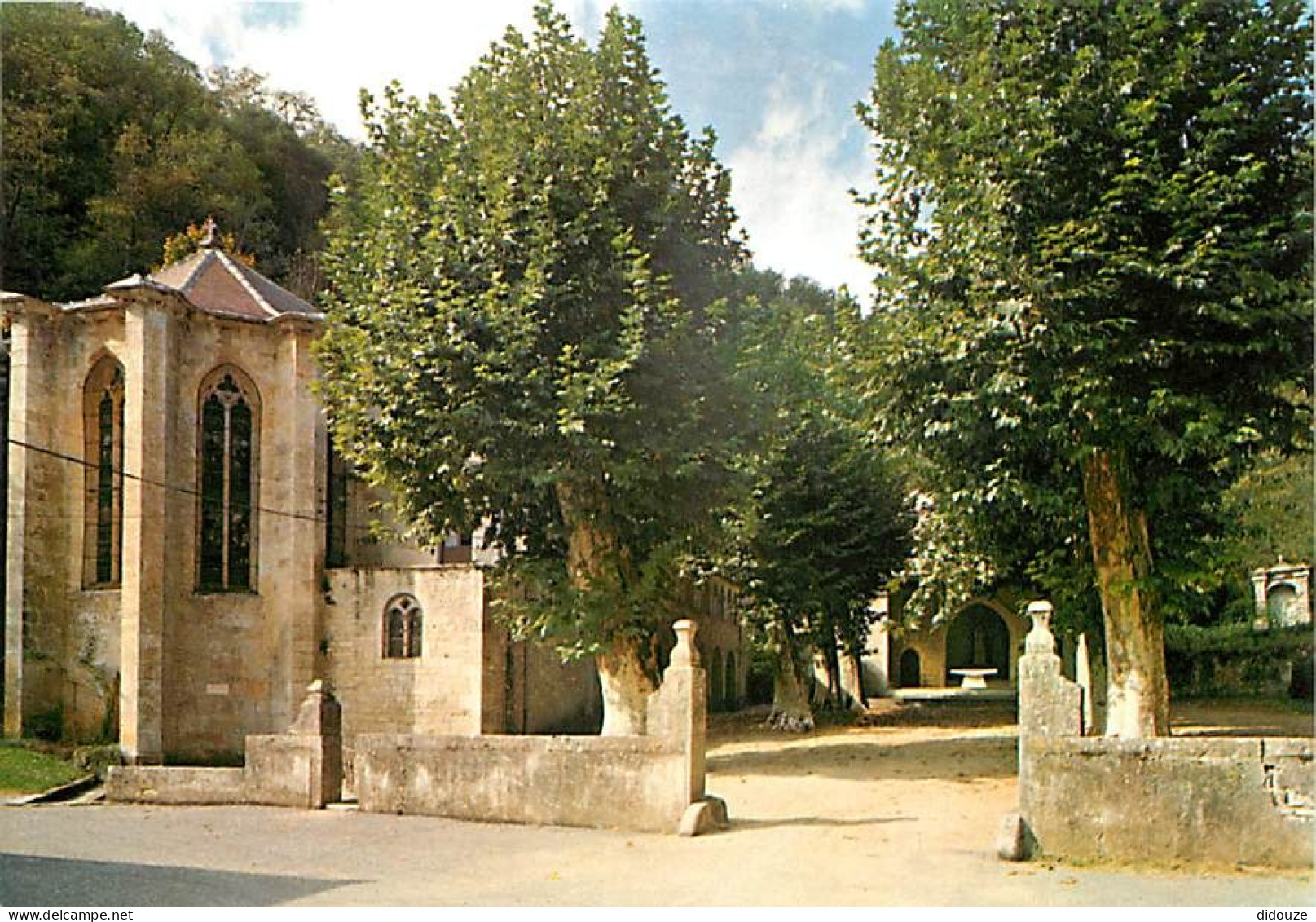 82 - Caylus - Le Sanctuaire De N.-D. De Livron - L'esplanade  Le Cloître Et La Chapelle - Flamme Postale De Villefranche - Caylus