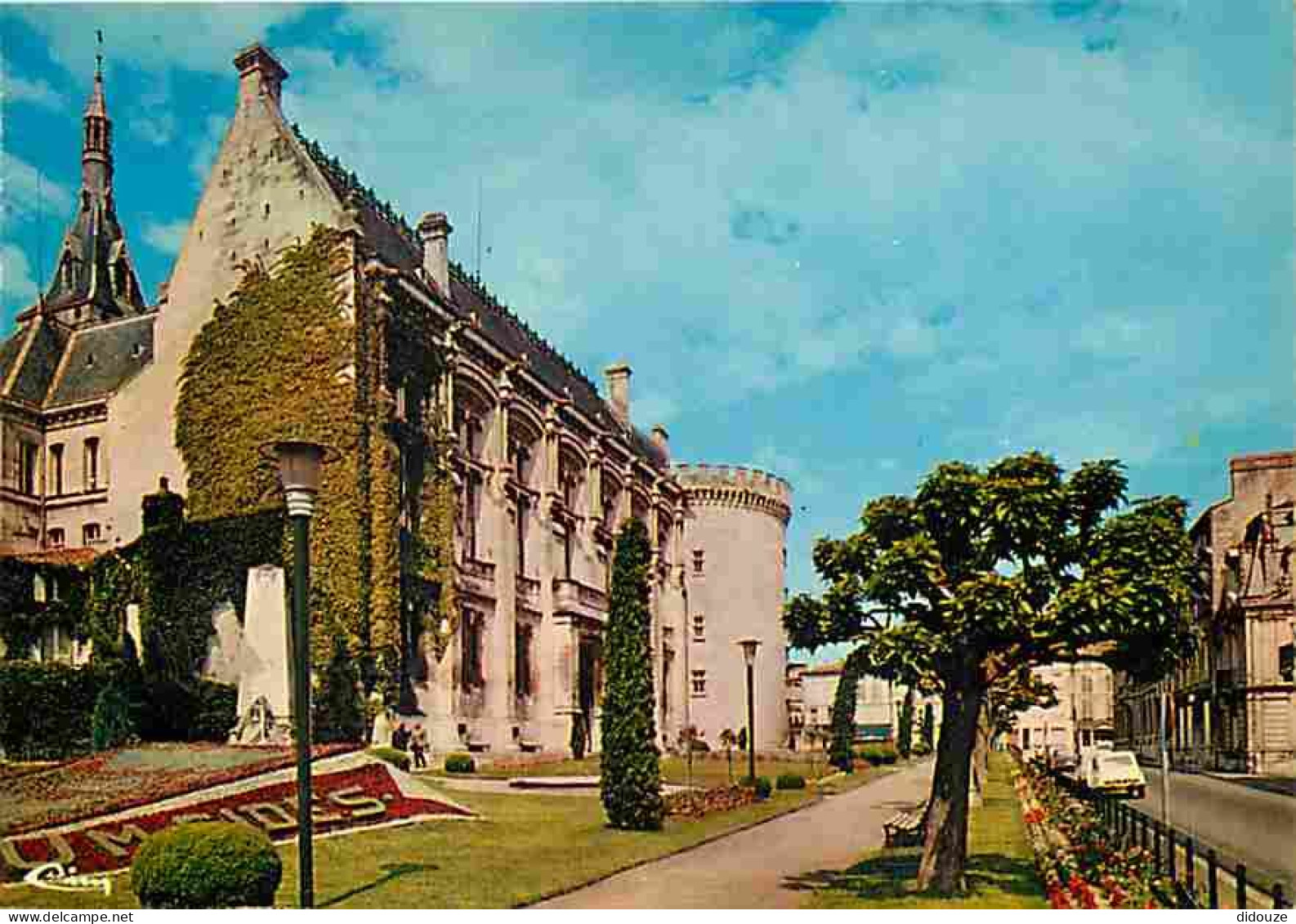 16 - Angouleme - Jardin De L'hôtel De Ville - Fleurs - Automobiles - CPM - Voir Scans Recto-Verso - Angouleme