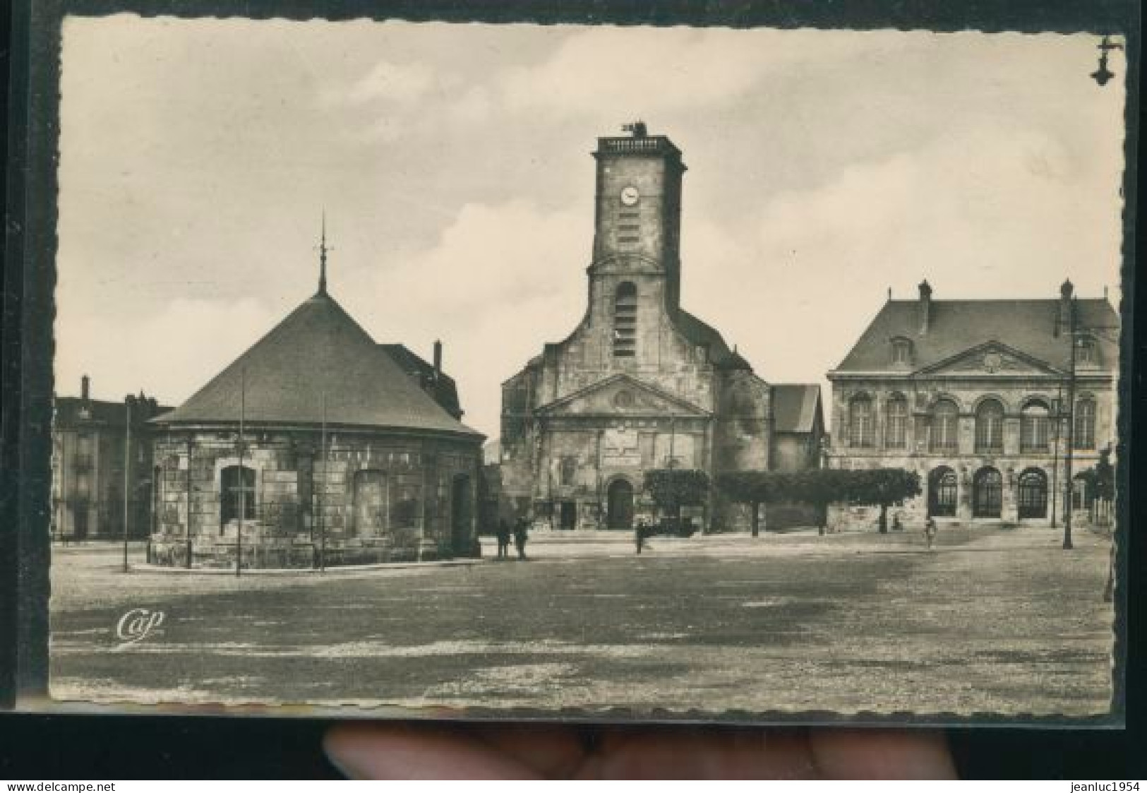 LONGWY PLACE  ( MES PHOTOS NE SONT PAS JAUNES ) - Longwy