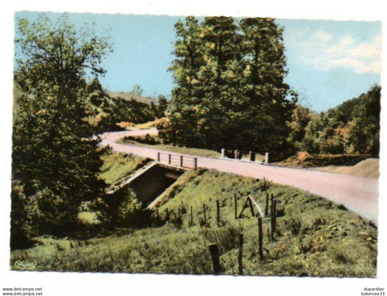 CHAMBERET -- Route De Treignac, Le Pont Rouge. - Autres & Non Classés