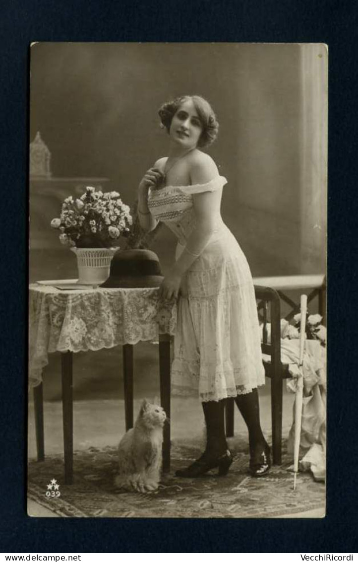 Sexy Girl W/ Cat 1910c Photo Postcard - Femmes