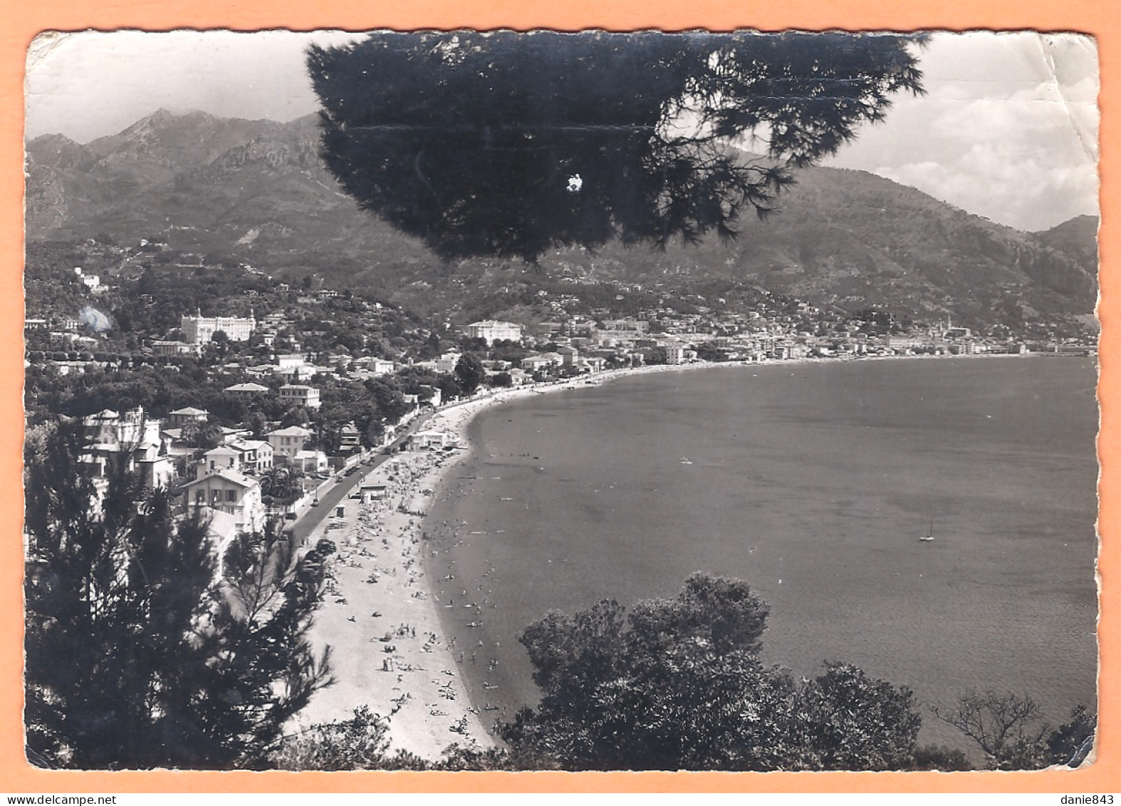 Ppgf/ CPSM Grand Format - ALPES MARITIMES - ROQUEBRUNE CAP MARTIN - VUE GÉNÉRALE, LA PLAGE ET MENTON AU LOIN - Roquebrune-Cap-Martin