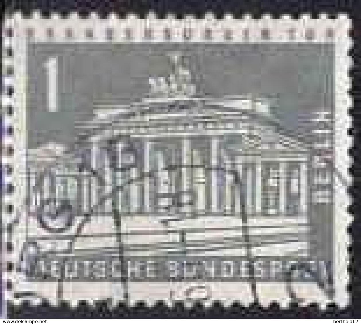 Berlin Poste Obl Yv:125a Mi:140y Brandenburger Tor (Beau Cachet Rond) - Used Stamps