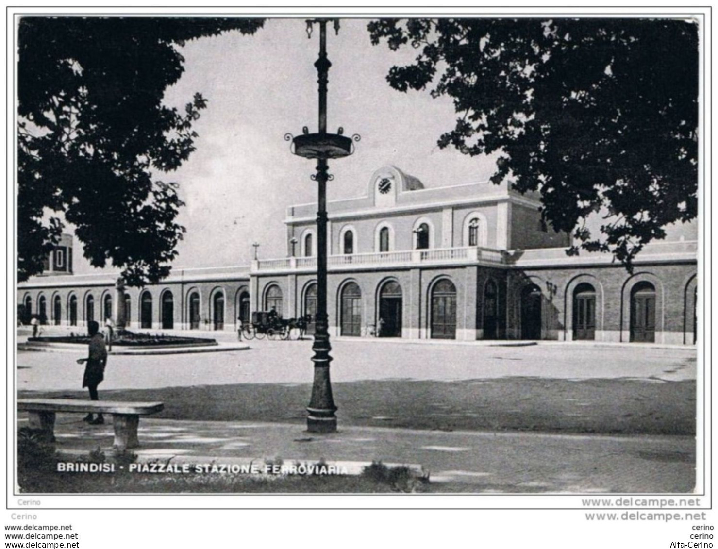 BRINDISI:  PIAZZALE  STAZIONE  FERROVIARIA  -  FOTO  -  FG - Stations Without Trains