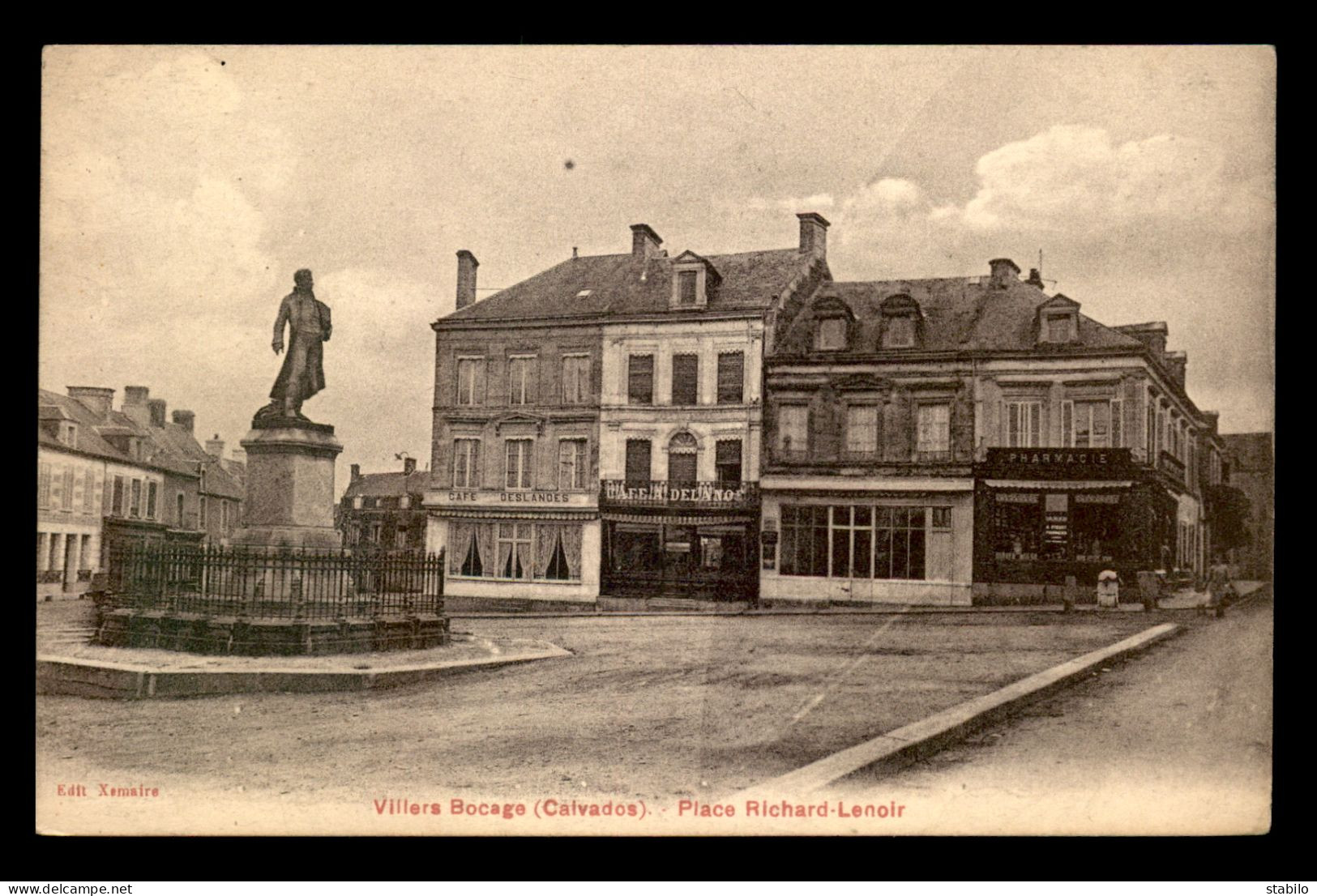 14 - VILLERS-BOCAGE - PLACE RICHARD LENOIR - CAFE DESLANDES - CAFE A. DELANOE - PHARMACIE A. PICOT - Autres & Non Classés