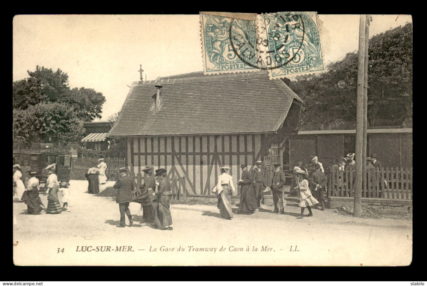 14 - LUC-SUR-MER - LA GARE DU TRAMWAY DE CAEN A LA MER - SORTIE DES VOYAGEURS - Luc Sur Mer