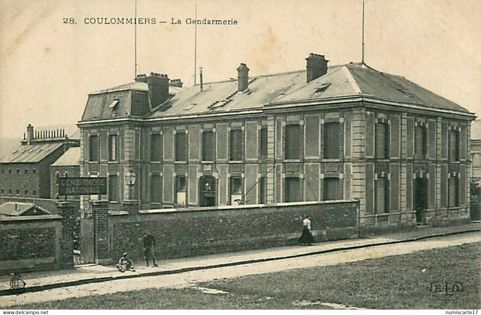 Cpa COULOMMIERS 77 La Gendarmerie - ELD 28 - Coulommiers