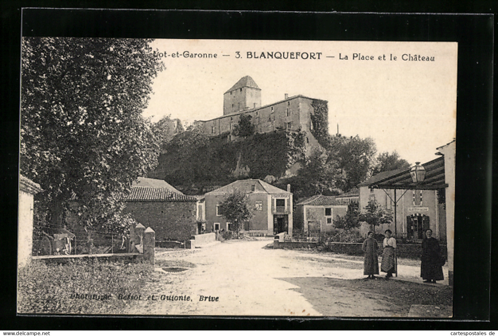 CPA Blanquefort, La Place Et Le Châeau  - Sonstige & Ohne Zuordnung