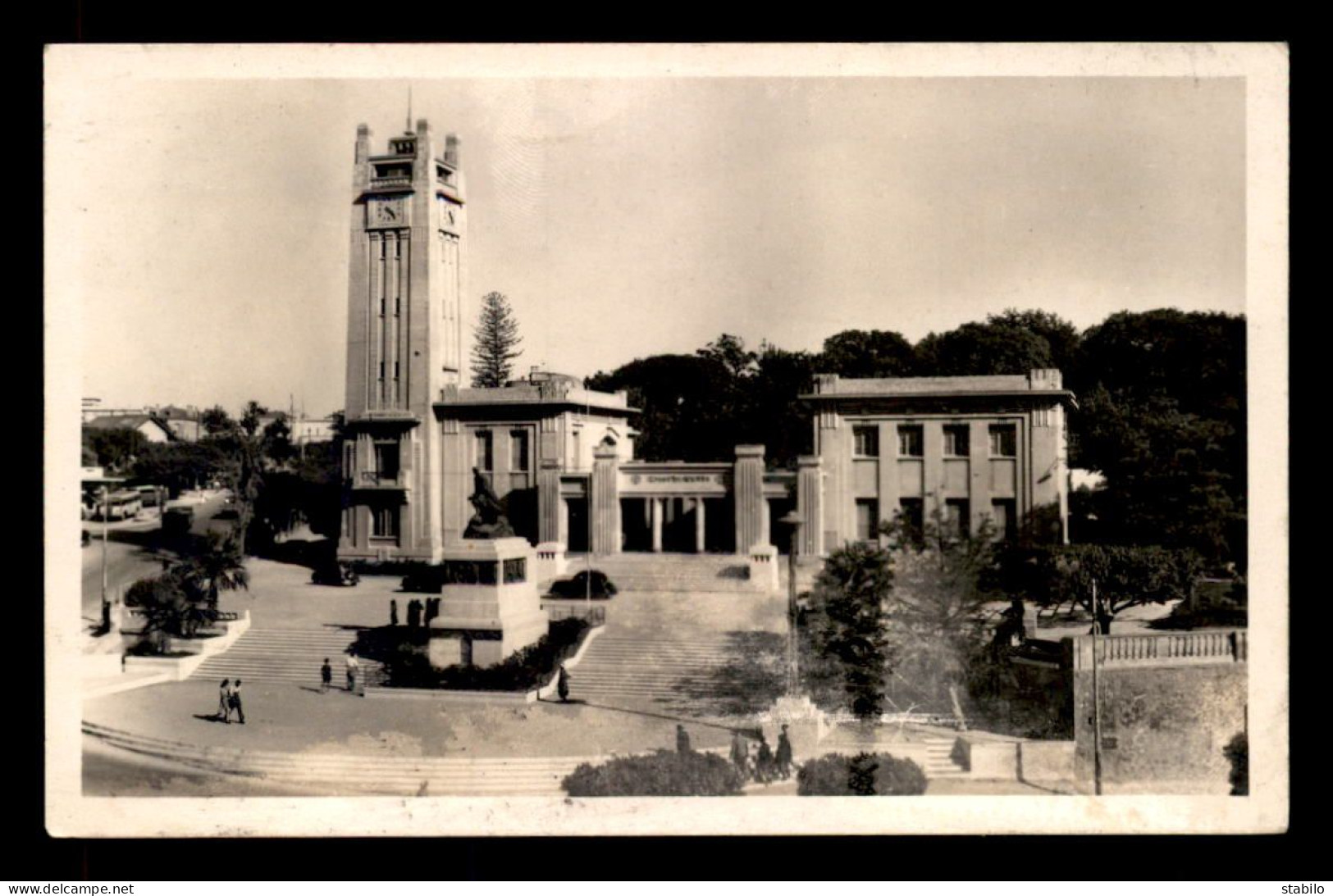 ALGERIE - MOSTAGANEM - LA MAIRIE ET LE MONUMENT AUX MORTS - Mostaganem