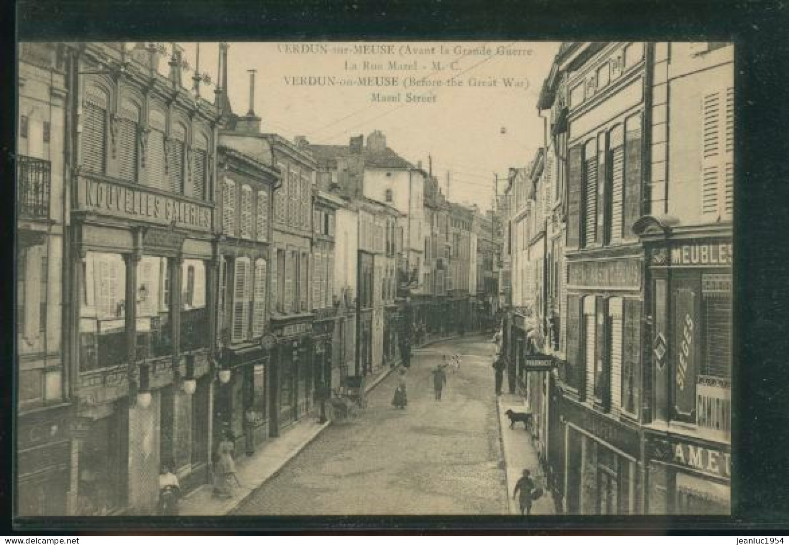 VERDUN  LA RUE MAZEL    ( MES PHOTOS NE SONT PAS JAUNES ) - Verdun