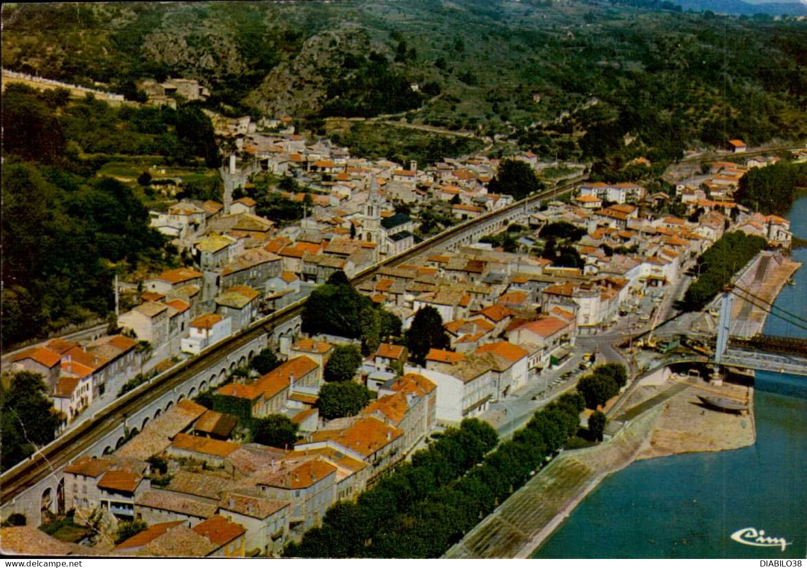 SERRIERES   ( ARDECHE ) VUE GENERALE AERIENNE  ( DISCRET PLI  , EN BAS , A GAUCHE ) - Autres & Non Classés