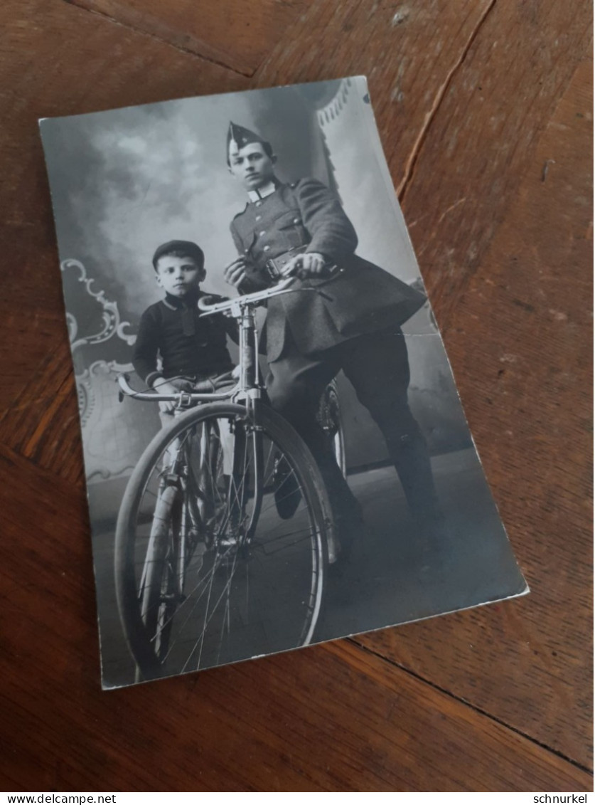 ITALIEN - ITALIA - UFFICIALE Dell`ESERCITO ITALIANO Con FIGLIO E BICICLETTA - UNIFORME - FAHRRAD - War, Military